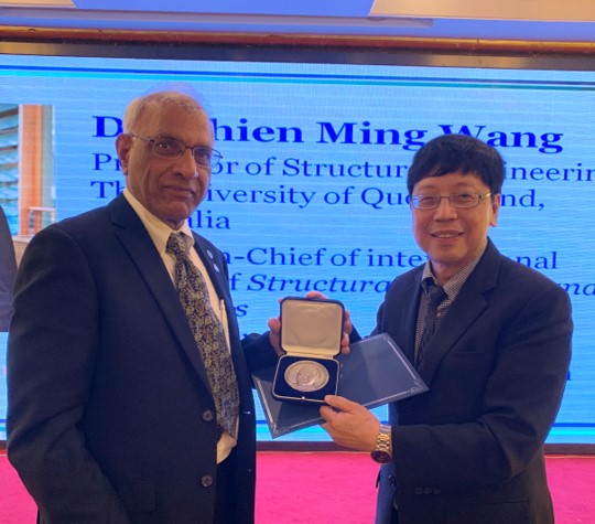 Dr. Wang receiving 2019 JN Reddy Medal